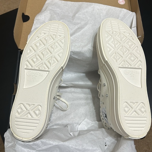 NIB! Converse platform hi top White with pearls and rhinestones. Size 9 Women - Picture 4 of 4